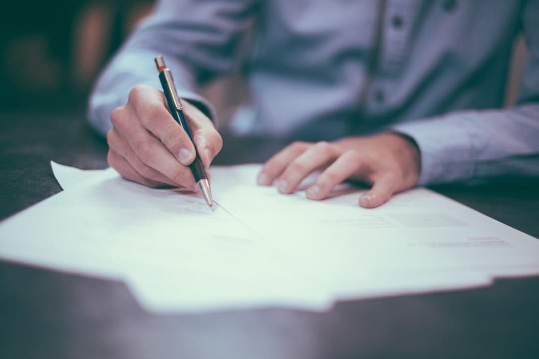 Entender el contrato de alquiler de estudiante en Francia: amueblado, 9 meses, movilidad y qué revisar antes de firmar